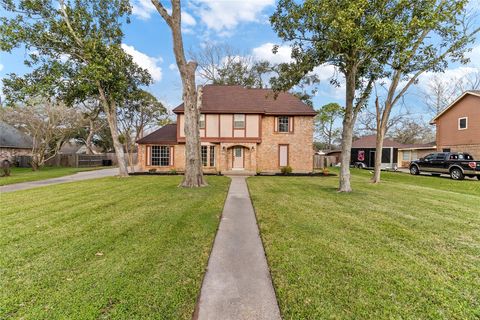 Tiny photo for 105 Poinciana Street Street, Lake Jackson, TX 77566 (MLS # 49515180)