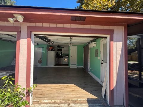 Tiny photo for 105 Poinciana Street Street, Lake Jackson, TX 77566 (MLS # 49515180)