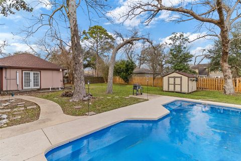 Tiny photo for 105 Poinciana Street Street, Lake Jackson, TX 77566 (MLS # 49515180)