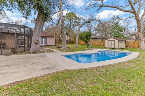 Tiny photo for 105 Poinciana Street Street, Lake Jackson, TX 77566 (MLS # 49515180)