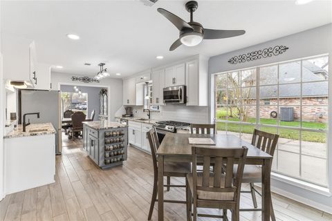 Tiny photo for 105 Poinciana Street Street, Lake Jackson, TX 77566 (MLS # 49515180)