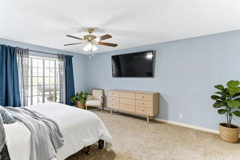 Tiny photo for 105 Poinciana Street Street, Lake Jackson, TX 77566 (MLS # 49515180)