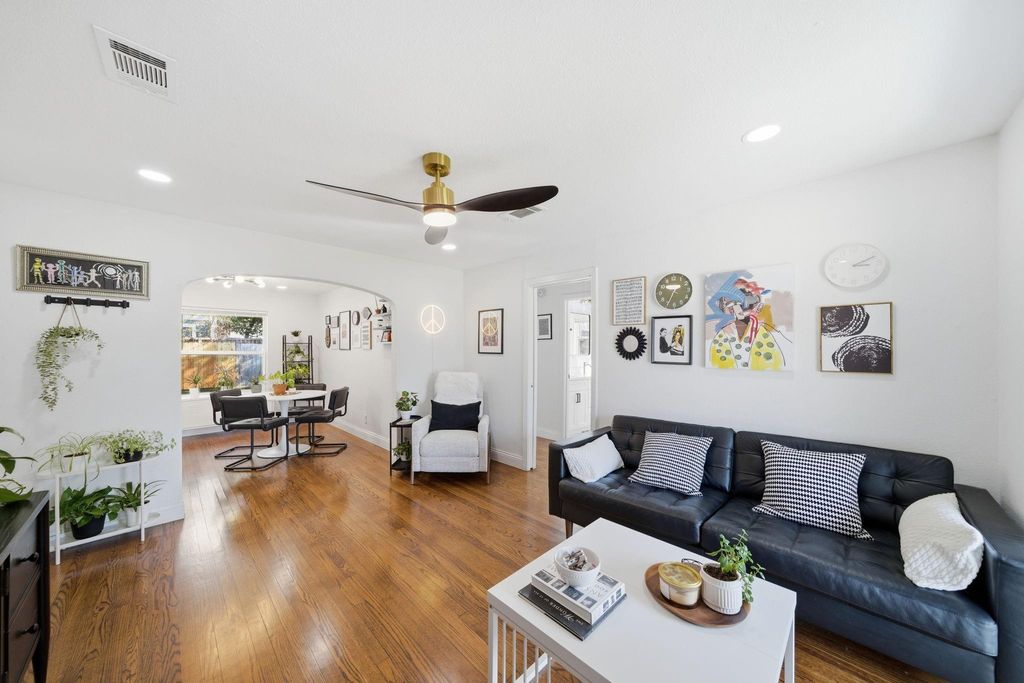 Photo of 5402 Karcher Street, Houston, TX 77009 (MLS # 89969936)