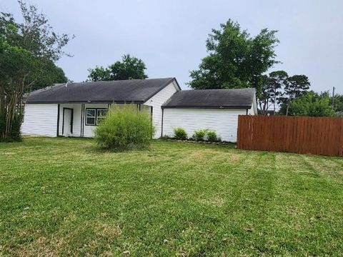 Photo of 431 14th Avenue N, Texas City, TX 77590 (MLS # 35795385)