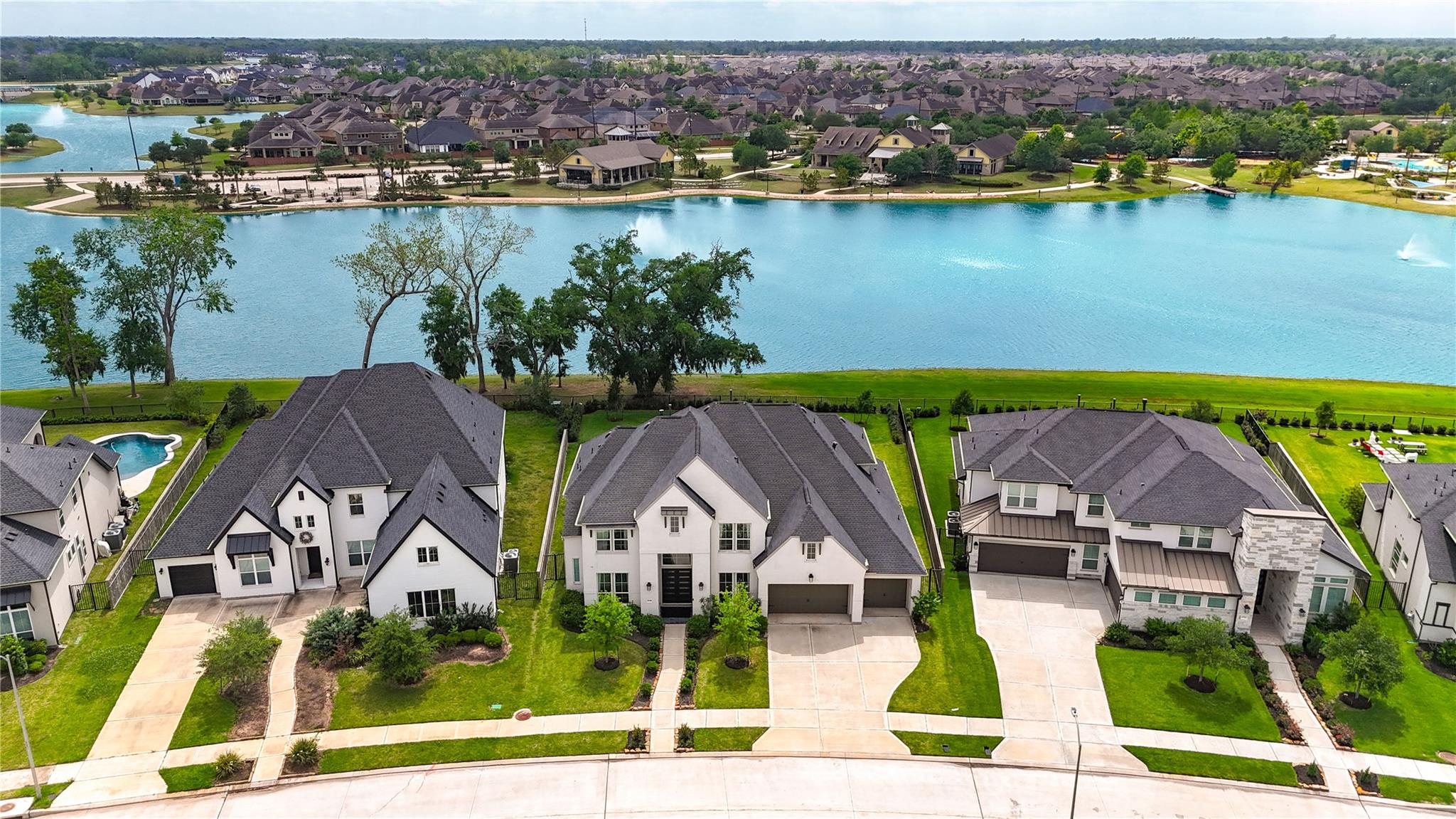 10318 Fountain Shore Drive