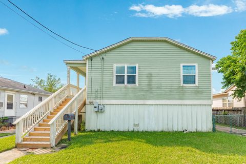 Photo of 5519 Menard Avenue, Galveston, TX 77551 (MLS # 42341426)