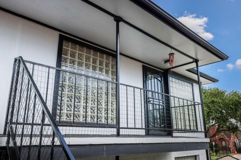 Photo of 2919 Wentworth Street #D, Houston, TX 77004 (MLS # 18438471)
