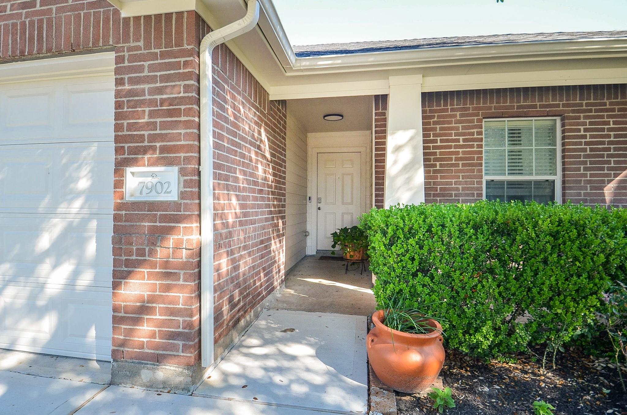 7902 Crescent Village Lane