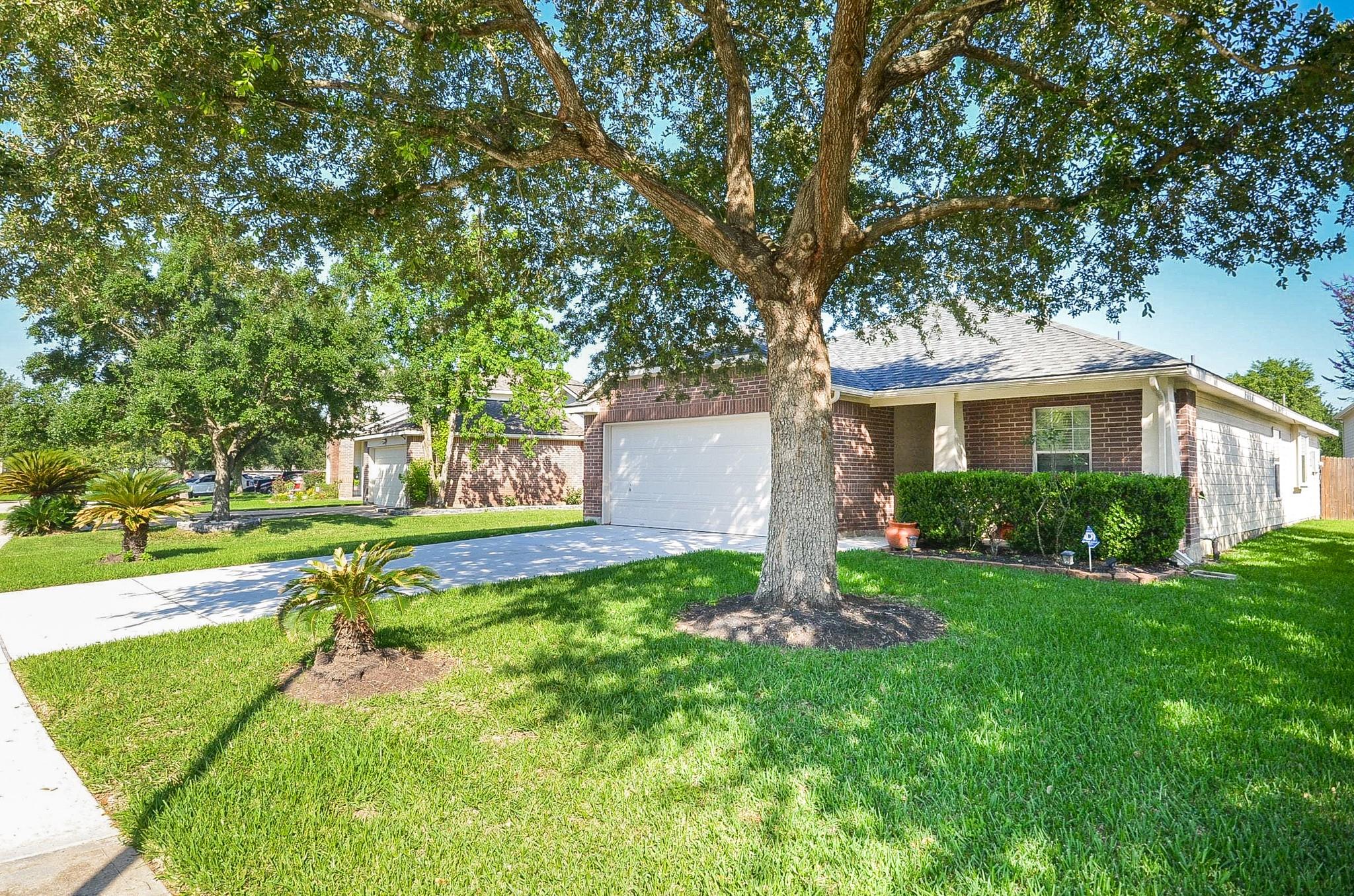 7902 Crescent Village Lane