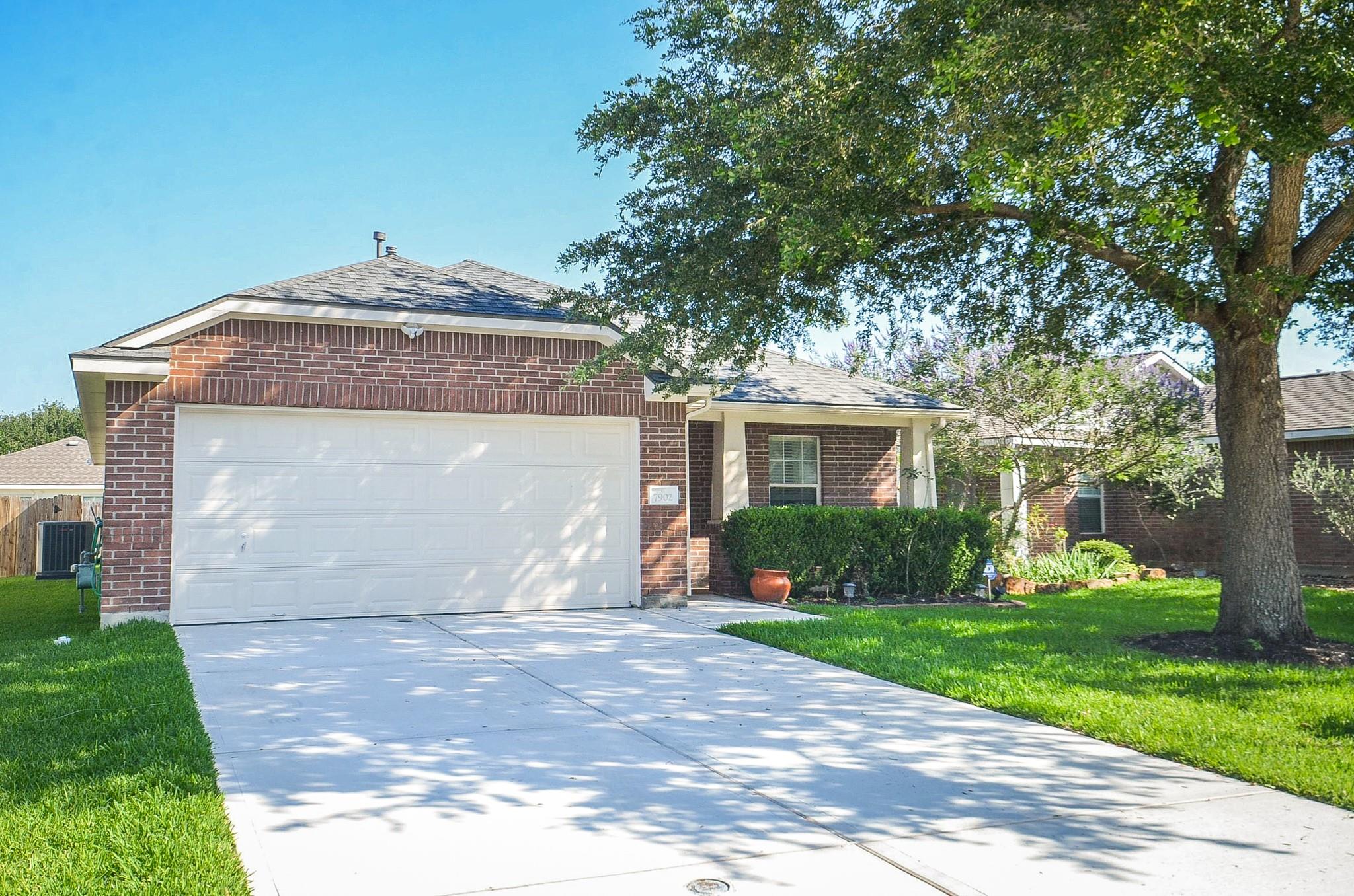7902 Crescent Village Lane