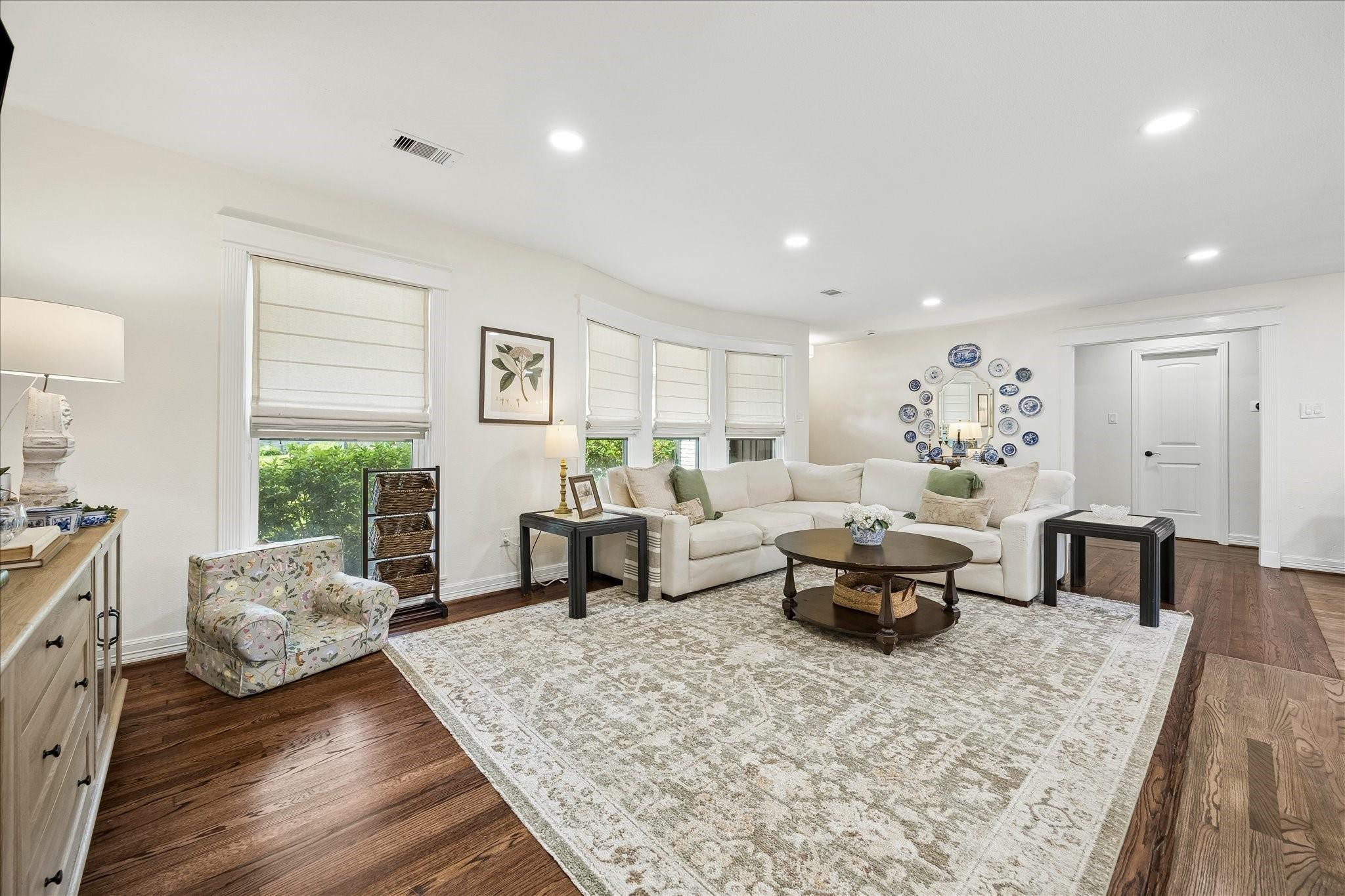 5417 Nina Lee Lane