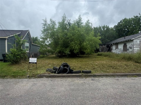 Photo of 3118 Webster Street, Houston, TX 77004 (MLS # 47688592)