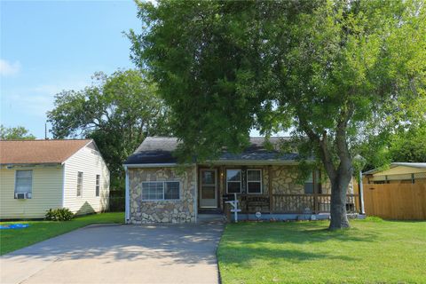 Photo of 726 W 8th Street, Freeport, TX 77541 (MLS # 14894930) Photo of 726 W 8th Street, Freeport, TX 77541 (MLS # 14894930)