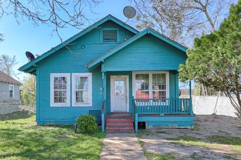 Homes For Sale - 314 Baumgarten Street<br/> Schulenburg, TX 78956