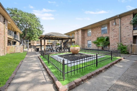 Apartment For Rent - 5704 Edgemoor Drive #62<br/> Houston, TX 77081