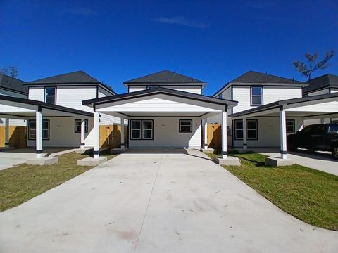 8639 Peachtree St Street Houston TX 77016