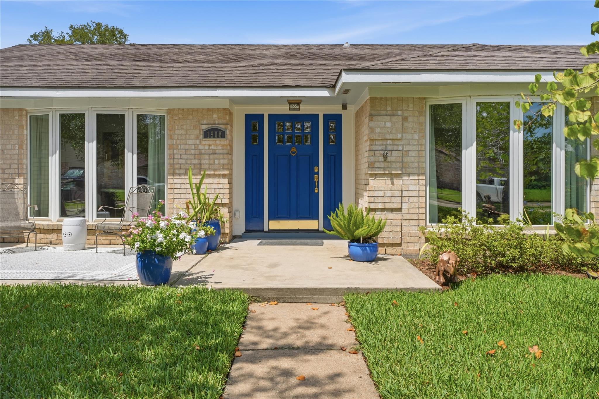 1908 Acacia Street