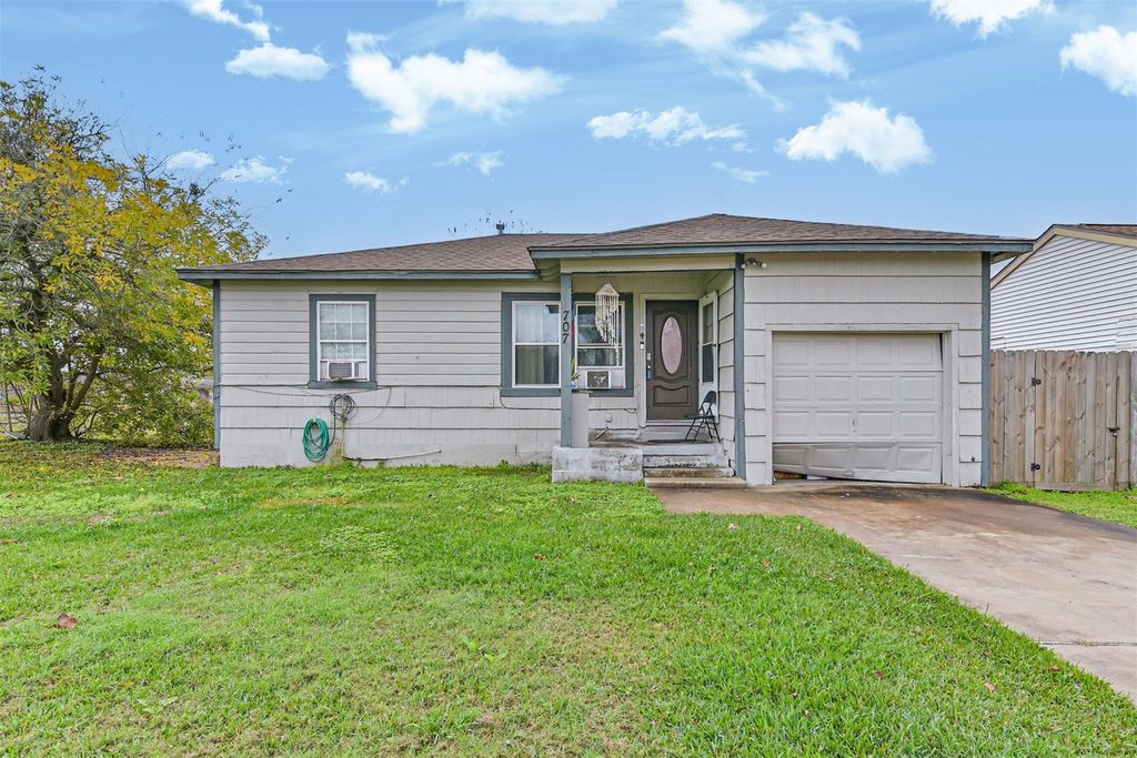 Photo of 707 W 5th Street, Freeport, TX 77541 (MLS # 96517980)