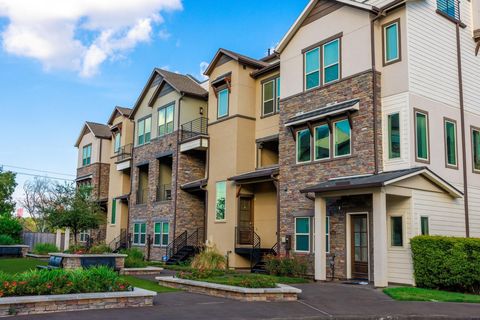 Photo of 2656 Fountain Key Boulevard, Houston, TX 77008 (MLS # 28496948)