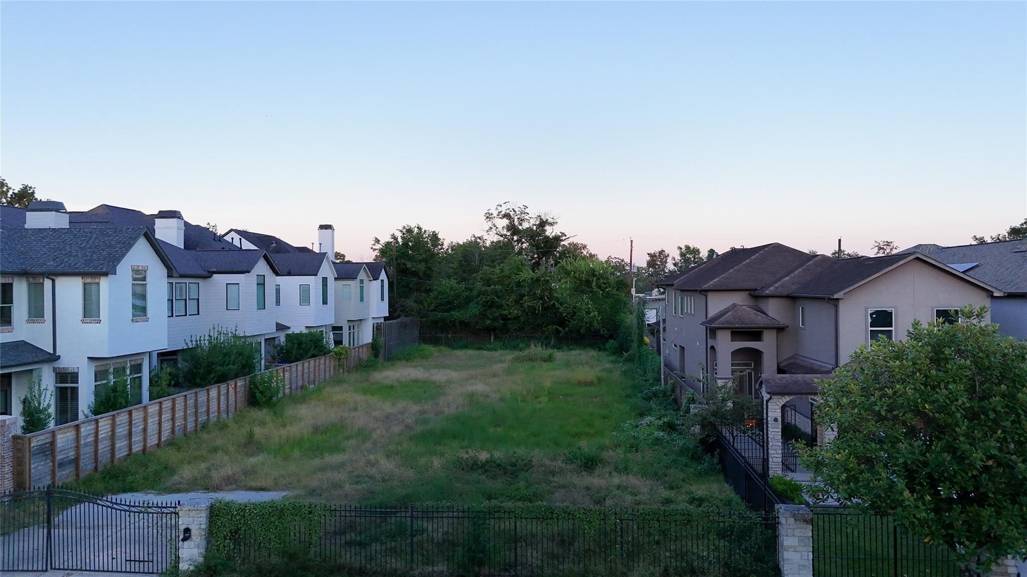 1520 Whispering Pines Dr