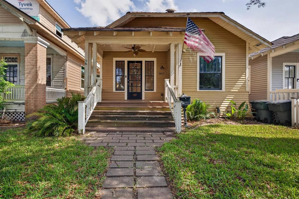 Photo of 3617 Avenue O 1/2, Galveston, TX 77550 (MLS # 32022853)