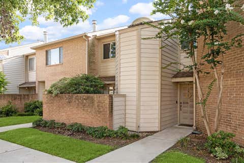 Photo of 2074 Augusta Drive #6/47, Houston, TX 77057 (MLS # 759691)
