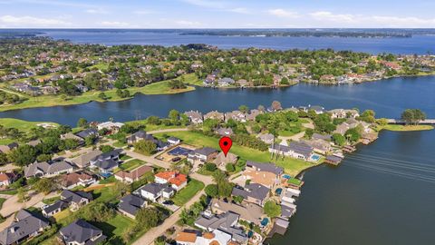 Homes For Sale - 32 Waterford Way<br/> Montgomery, TX 77356