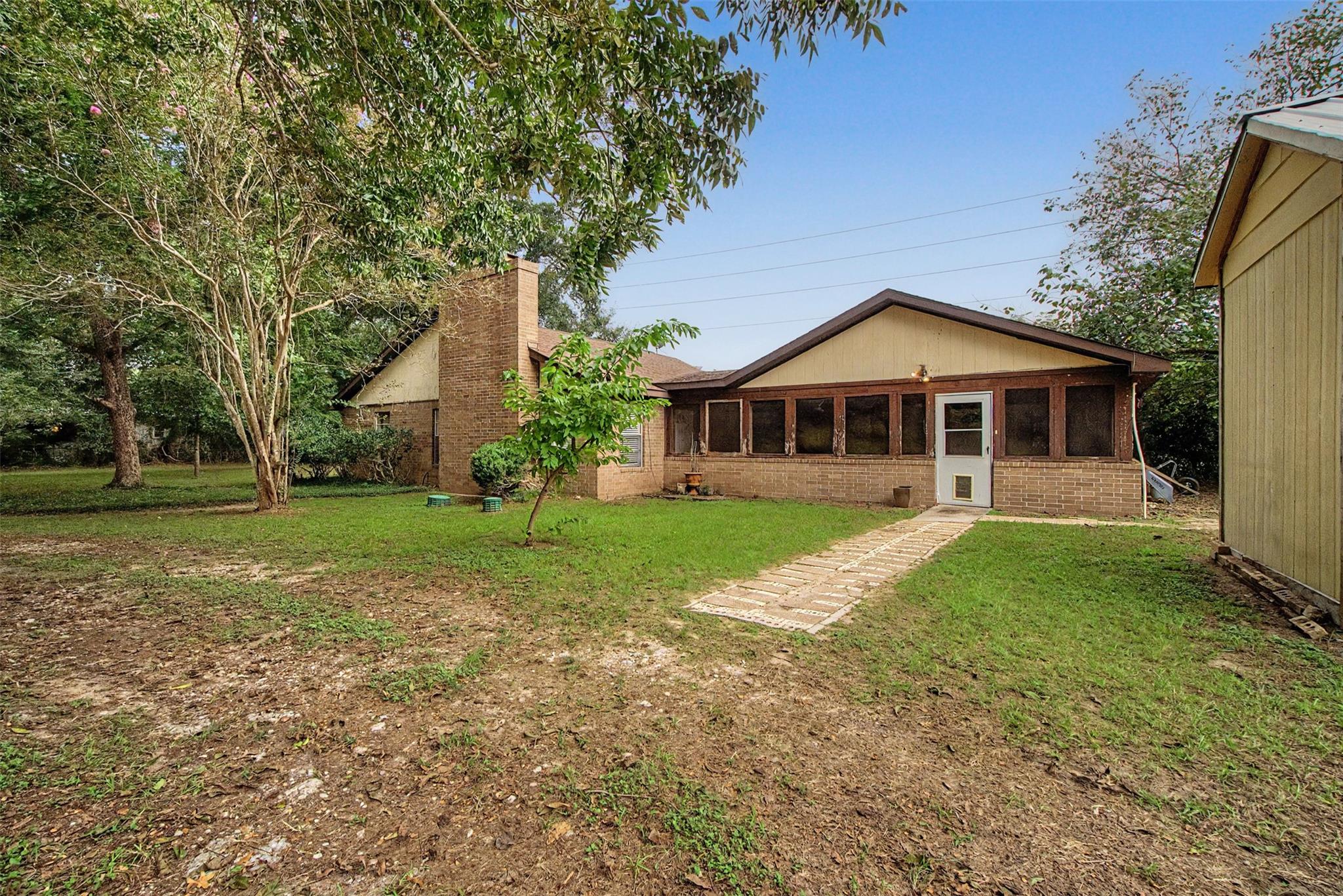 6556 Golden Oaks Drive