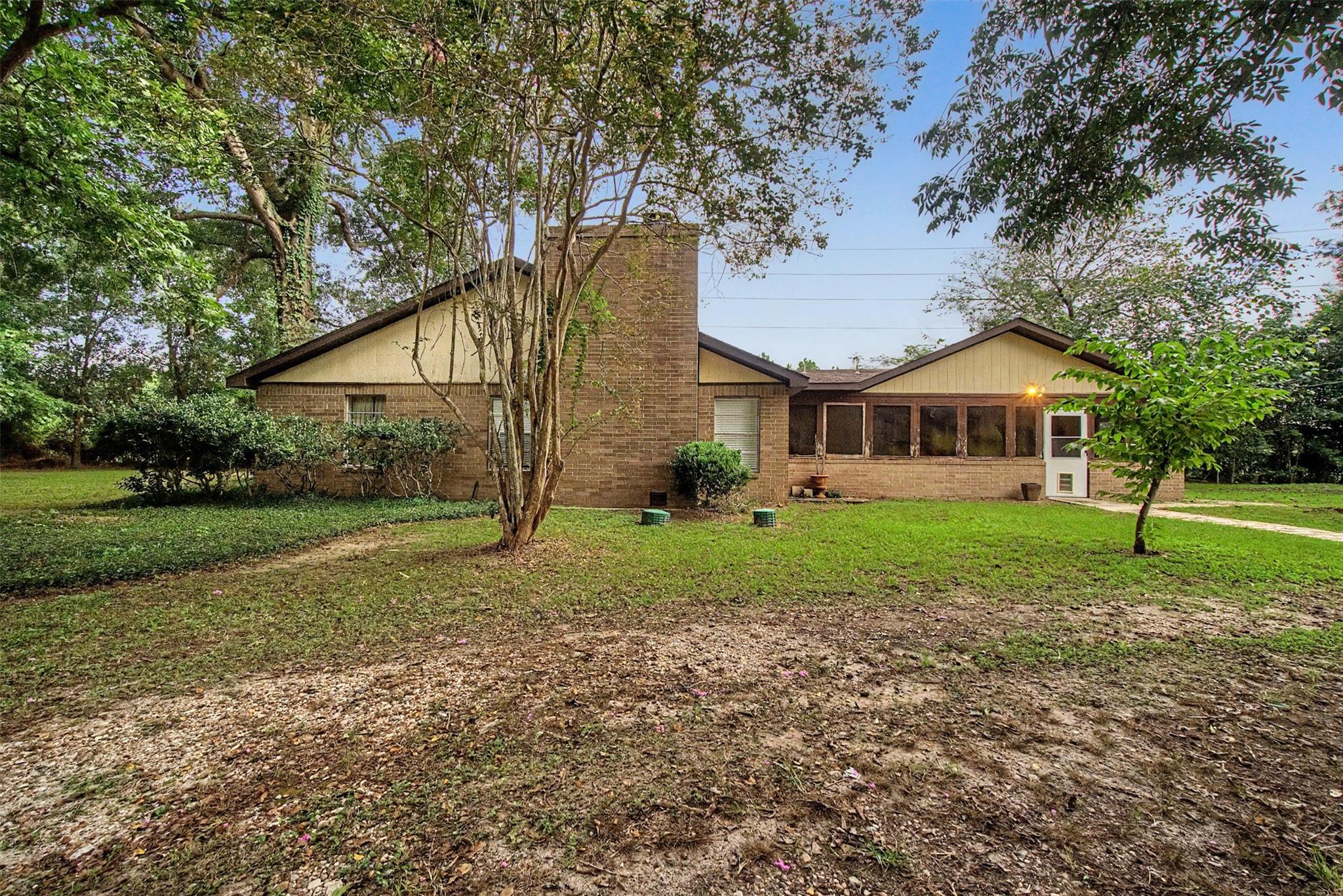 6556 Golden Oaks Drive