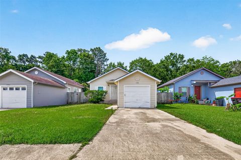 Photo of 11918 Greensbrook Forest Drive, Houston, TX 77044 (MLS # 20483090)