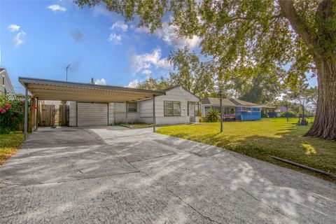 Photo of 5923 Bernice Street, Houston, TX 77087 (MLS # 64279130)