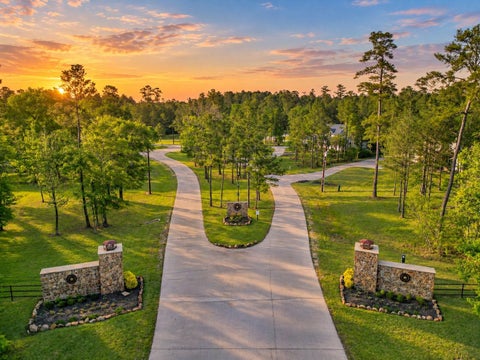 Photo of 12 Grand View, Huntsville, TX 77340 (MLS # 63707144)