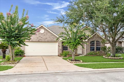 Photo of 2708 Courtyard Lane, Pearland, TX 77584 (MLS # 38509362)