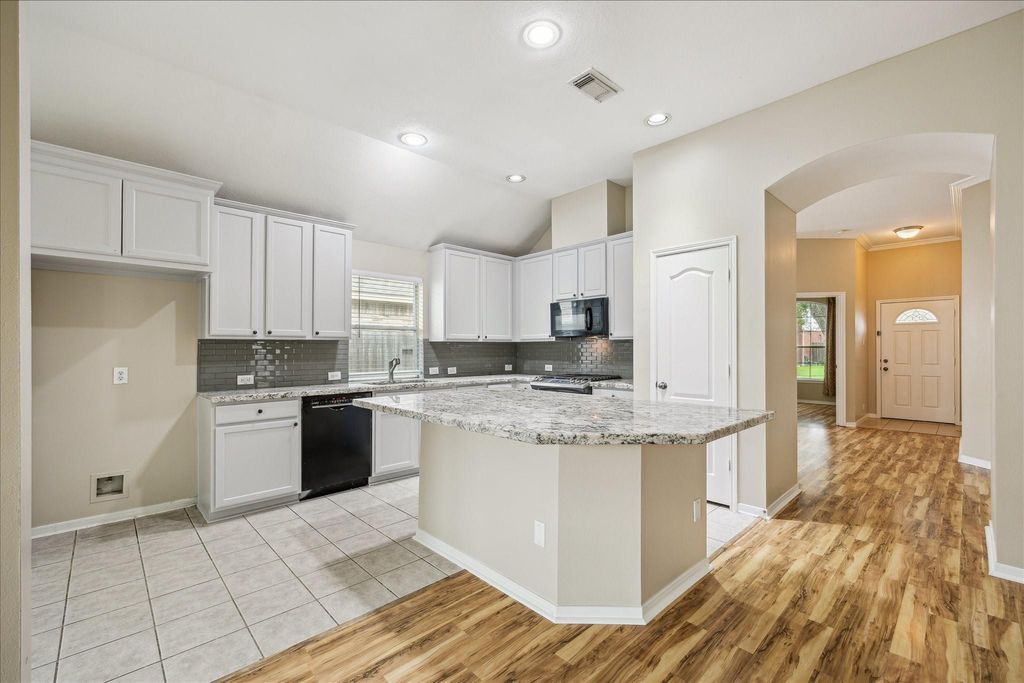 Photo of 2708 Courtyard Lane, Pearland, TX 77584 (MLS # 38509362)
