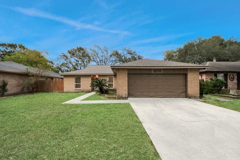 Photo of 10711 Forest Leaf Drive, Sugar Land, TX 77498 (MLS # 77070769)