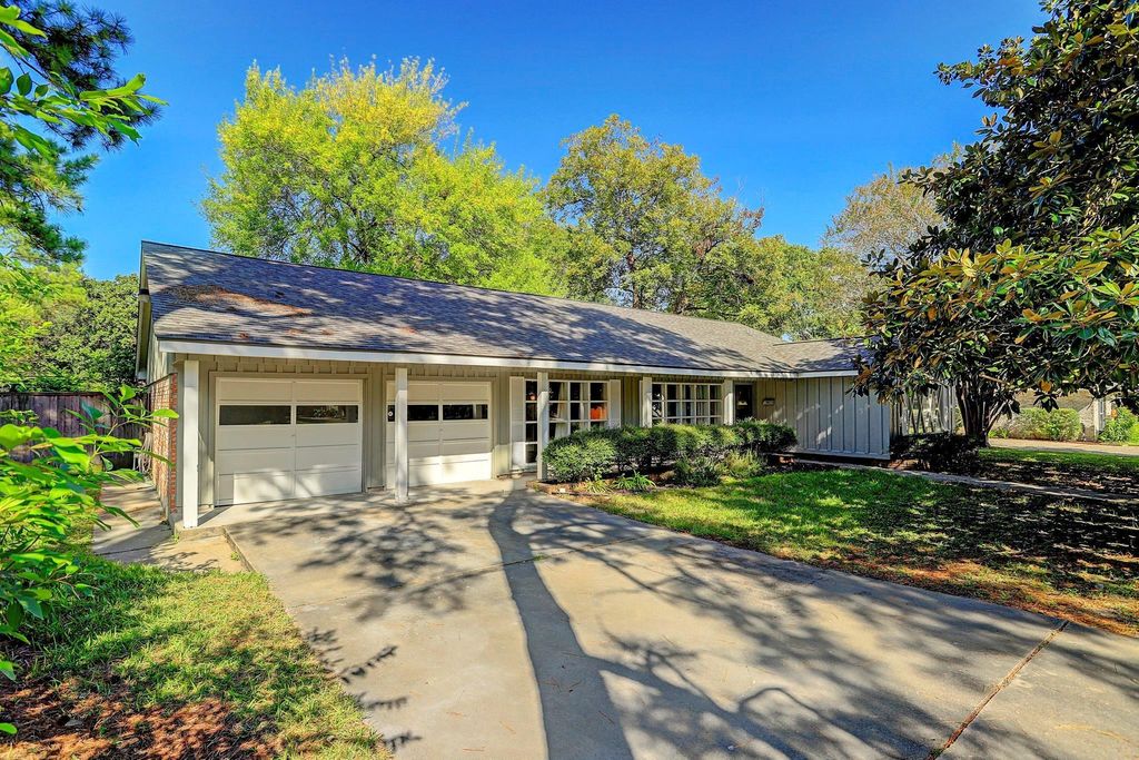 Photo of 9208 Rangely Drive, Houston, TX 77055 (MLS # 56195600)