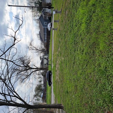 Photo of 1425 E 34th Street, Houston, TX 77022 (MLS # 45082972)