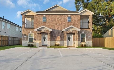 Photo of 5807 Southmund Street #B, Houston, TX 77033 (MLS # 41711320) Photo of 5807 Southmund Street #B, Houston, TX 77033 (MLS # 41711320)