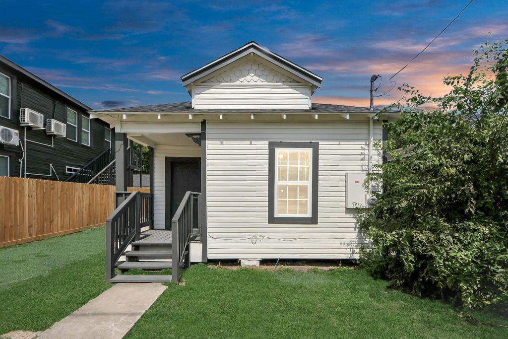 Photo of 7305 Sherman Street, Houston, TX 77011 (MLS # 91986008)