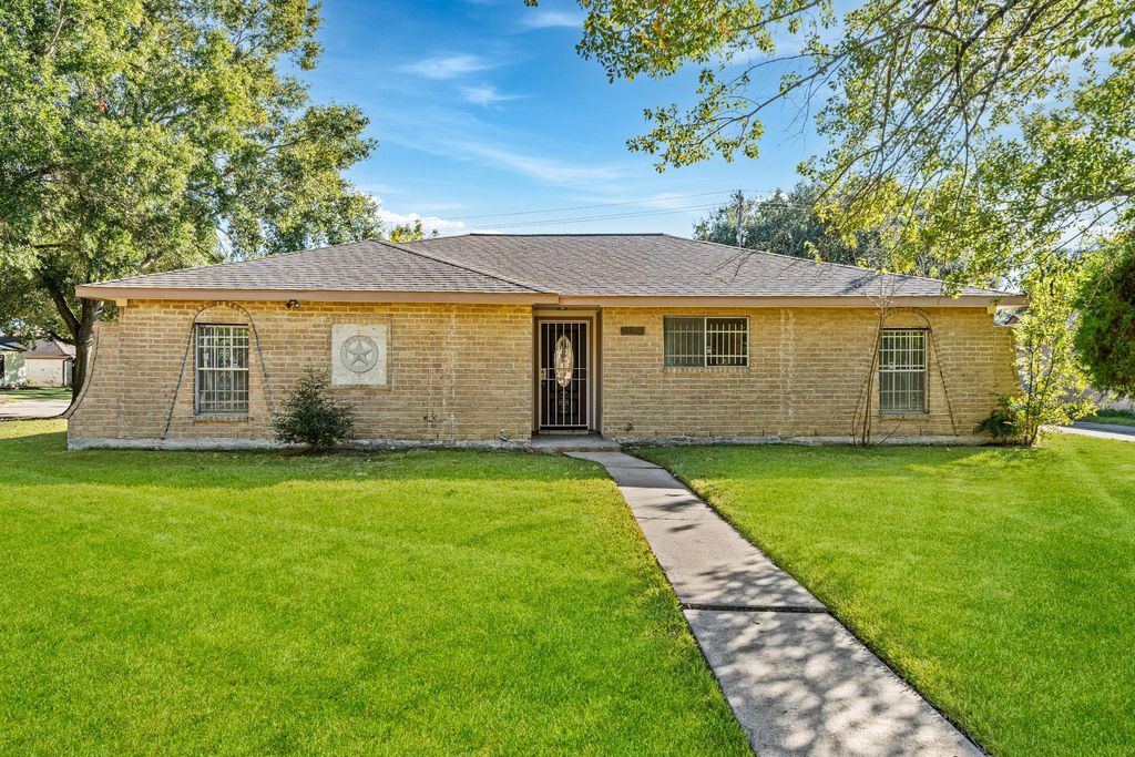 Photo of 11503 High Star Drive, Houston, TX 77072 (MLS # 10982948)