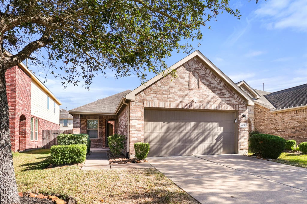 Photo of 14039 Embrystone Lane, Houston, TX 77047 (MLS # 93610369)