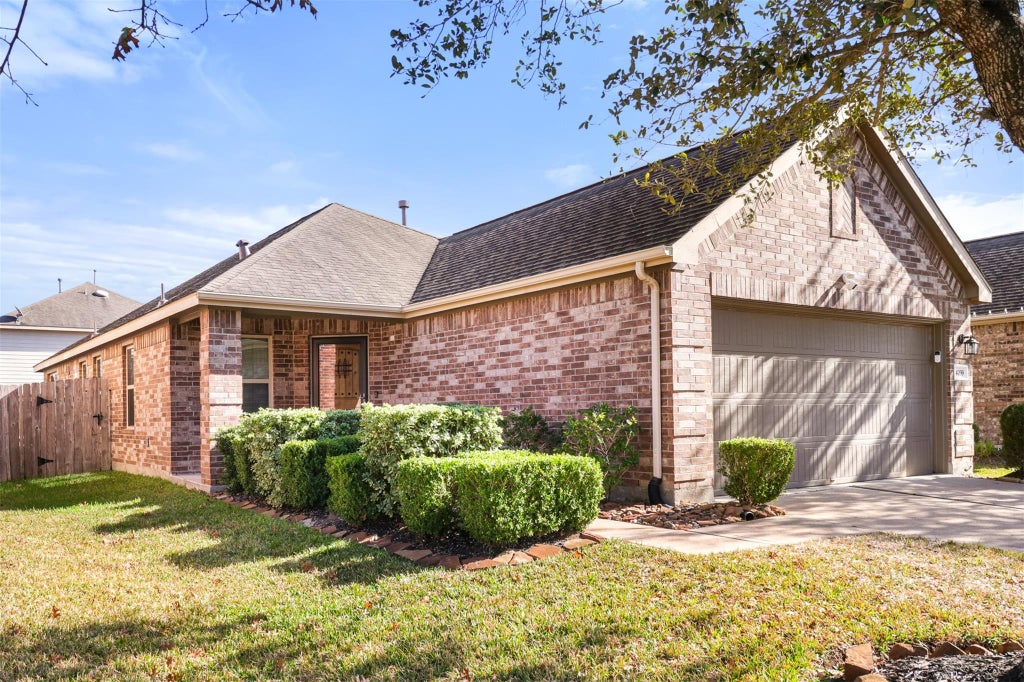 Photo of 14039 Embrystone Lane, Houston, TX 77047 (MLS # 93610369)