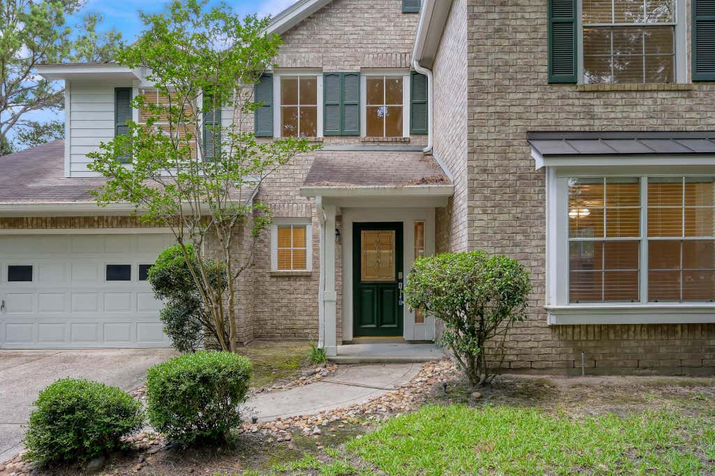 Photo of 34 S Willow Point Circle, The Woodlands, TX 77382 (MLS # 84351865)