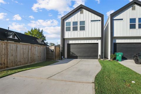 Photo of 5317 Jefferson Street, Houston, TX 77023 (MLS # 32935851)