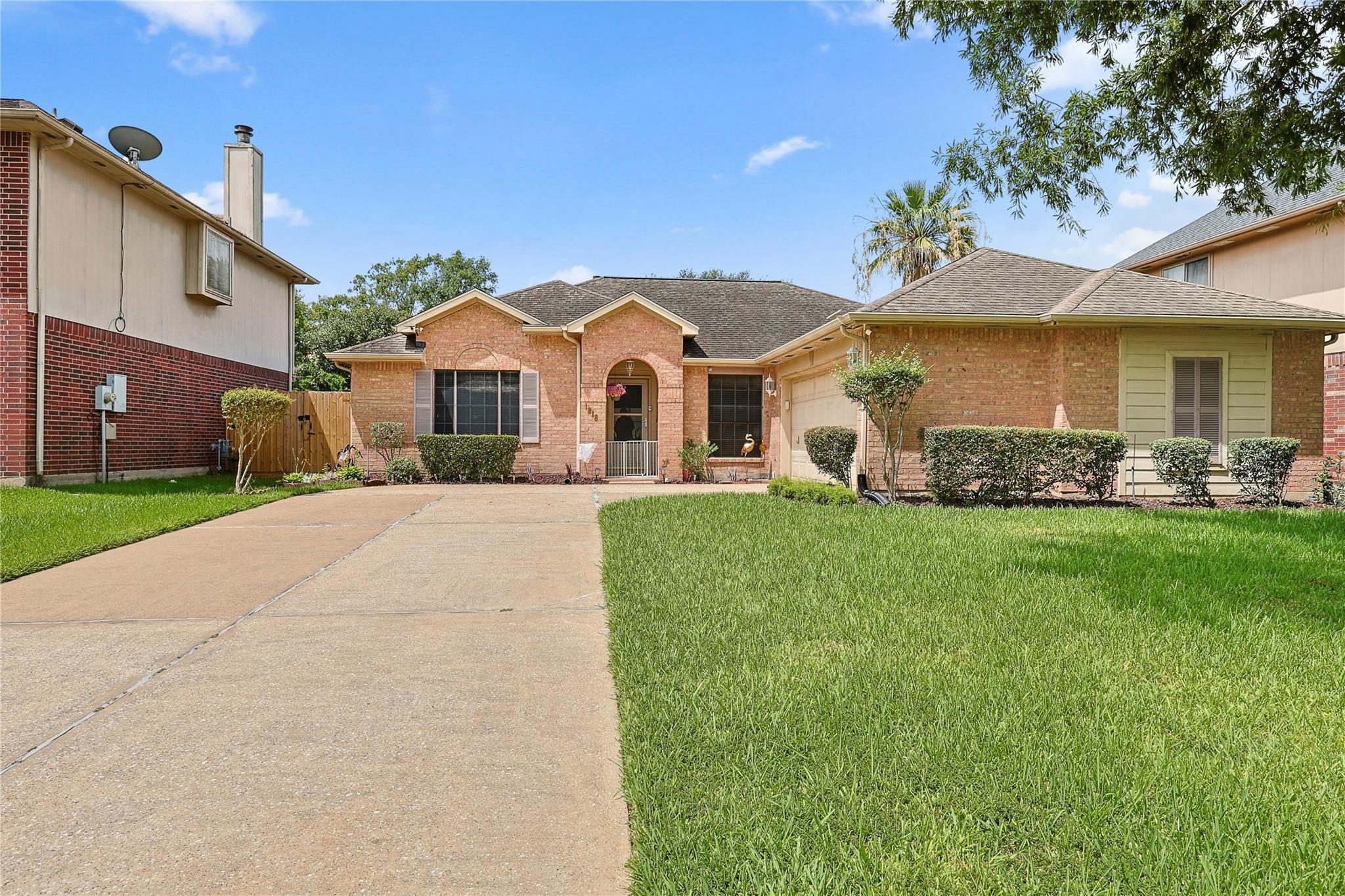 1818 Kemah Oaks Drive