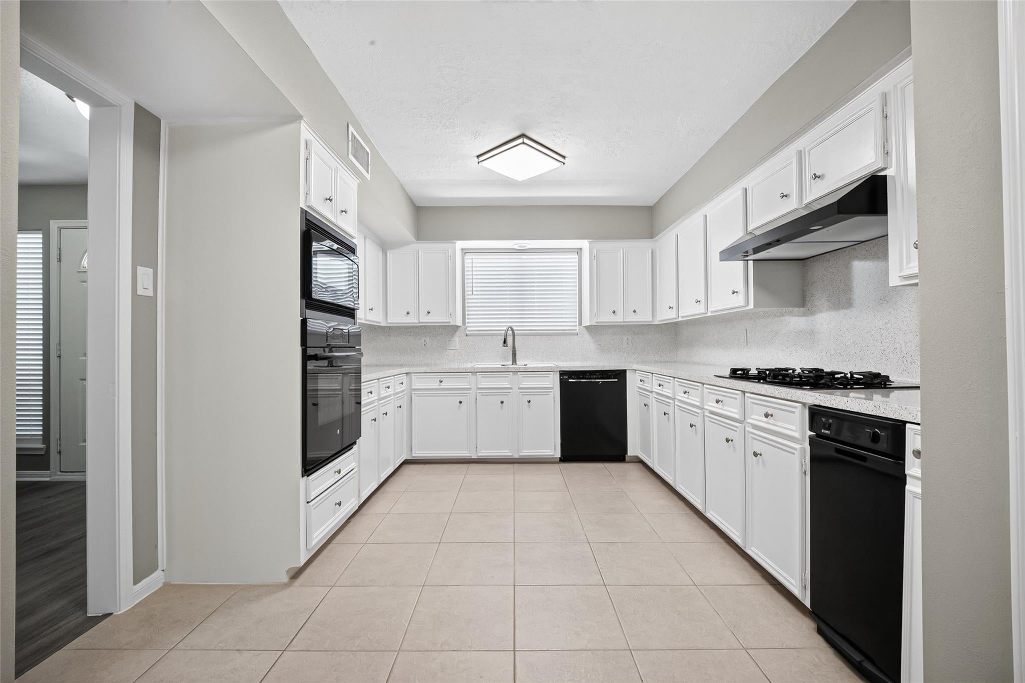 1746 Cloister Drive 6