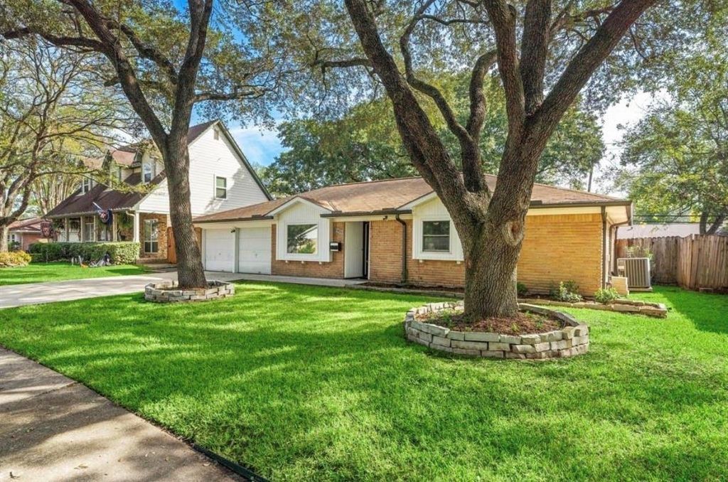 Photo of 11931 Dunlap Street, Houston, TX 77035 (MLS # 13671616)
