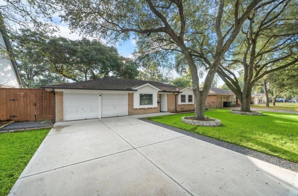 Photo of 11931 Dunlap Street, Houston, TX 77035 (MLS # 13671616)