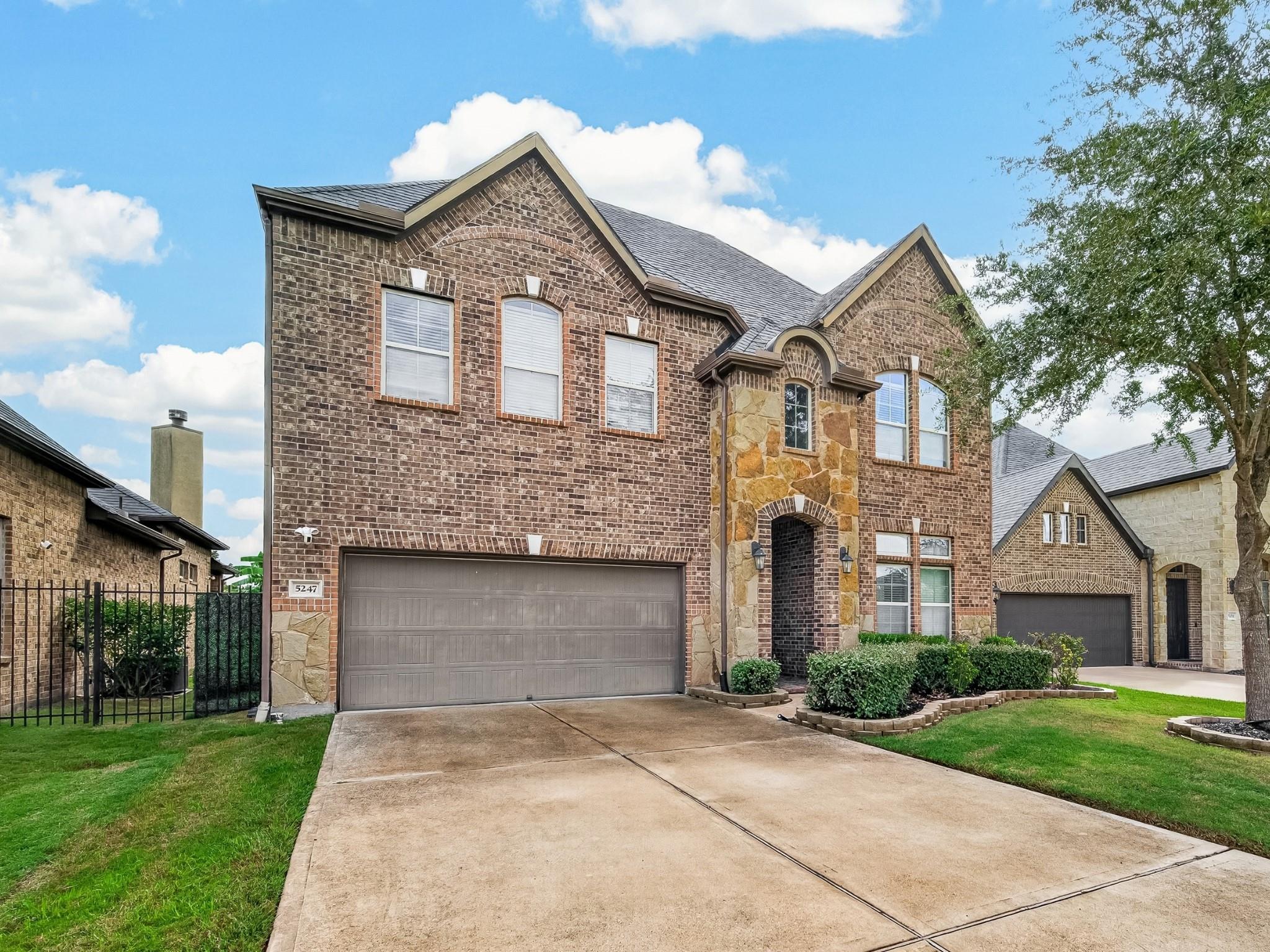 5247 Pickford Grove