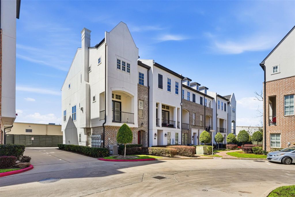 Photo of 2027 Fannin Station, Houston, TX 77045 (MLS # 76050698)